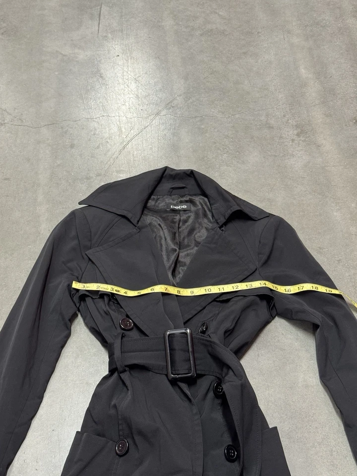 Trench coat Bebe feminino preto com cinto tamanho médio Y2K - Imagem 4 de 4
