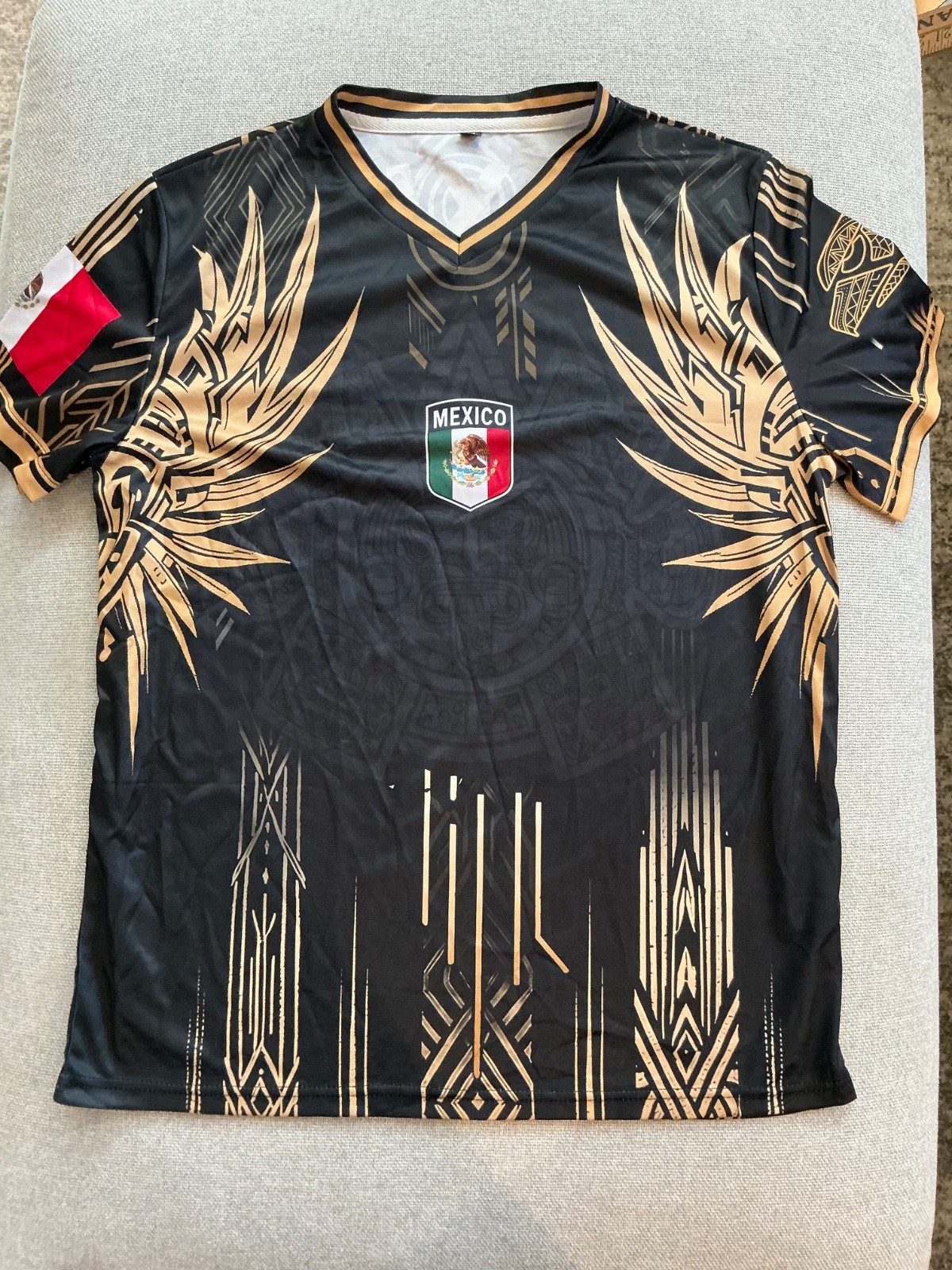 Men's Mexican National Soccer Jersey Aztec V-Neck Size Medium Black Gold