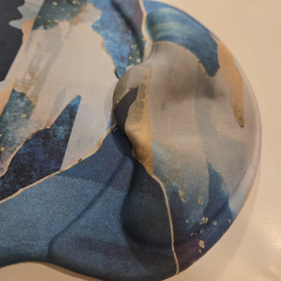 Ergonomic Mouse Pad with Wrist Rest Support for Computer & Laptop - Soft Cushion - Image 4 of 4