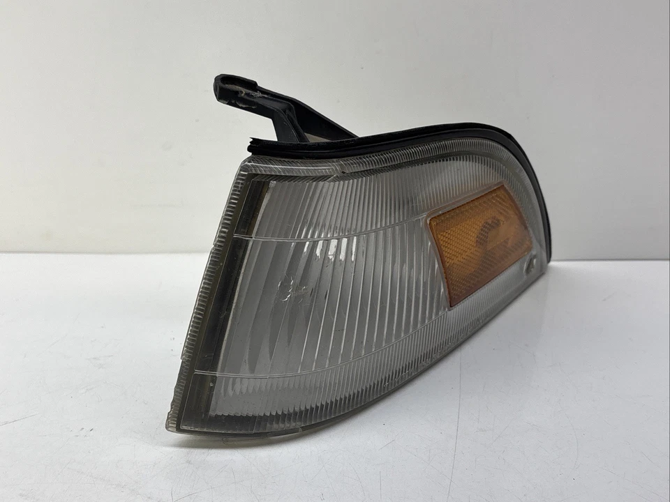 1988-1992 Toyota Corolla Driver Side Left Turn Signal Light - Image 2 of 4