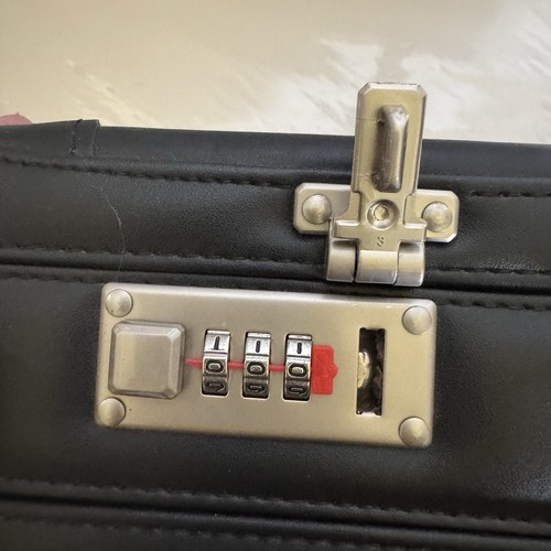 Maletín rígido Alpine Swiss de cuero negro con organizadores y doble bloqueo combinado - Imagen 11 de 19