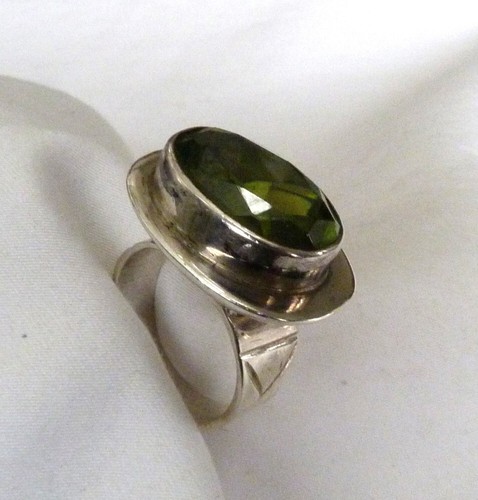 LARGE 10.5 CARATS PERIDOT GEMSTONE MODERNIST STERLING SILVER RING SIZE 7 1/2 - Picture 3 of 10