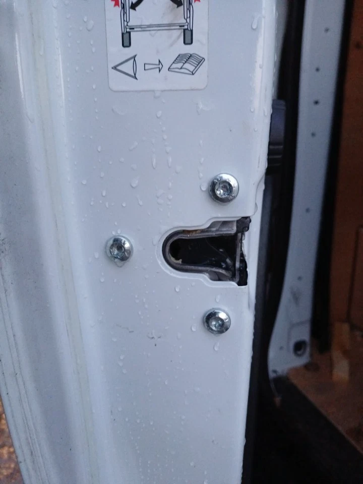 Mecanismo de bloqueo de puerta furgoneta trasera Renault Trafic 2014-2024 Foto 2 de 3