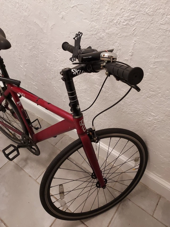 6KU 城市田径自行车,47 厘米,男式,扁平勃艮第黑色,铝,带瓶架 — 第 2/4 张图片