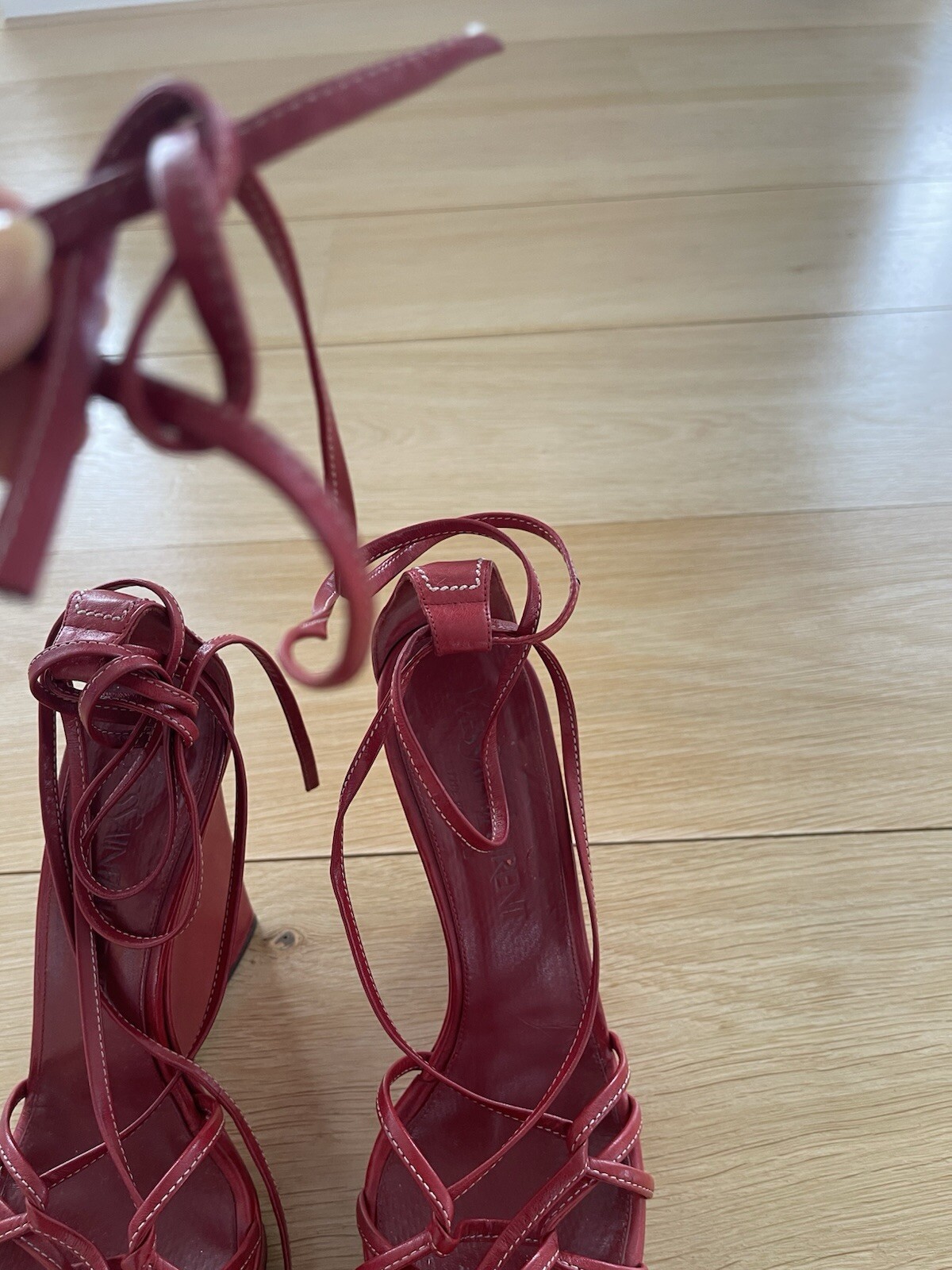 YVES SAINT LAURENT Sandali con zeppa e cinturino rosso vino taglia 38 (UK5)