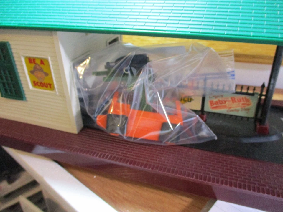 Estación de Carga Automática Lionel O #356 DE COLECCIÓN AÑOS 50 con Juego de Camión Naranja y Verde Foto 2 de 4