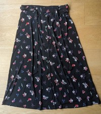 BNWOT OASIS LOVELY BLACK FLORAL SKIRT - SIZE M