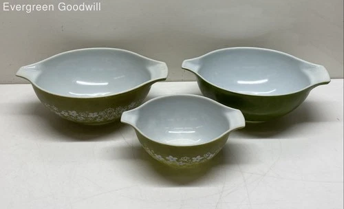 Set of 3 Pyrex Cinderella Mixing Bowls
