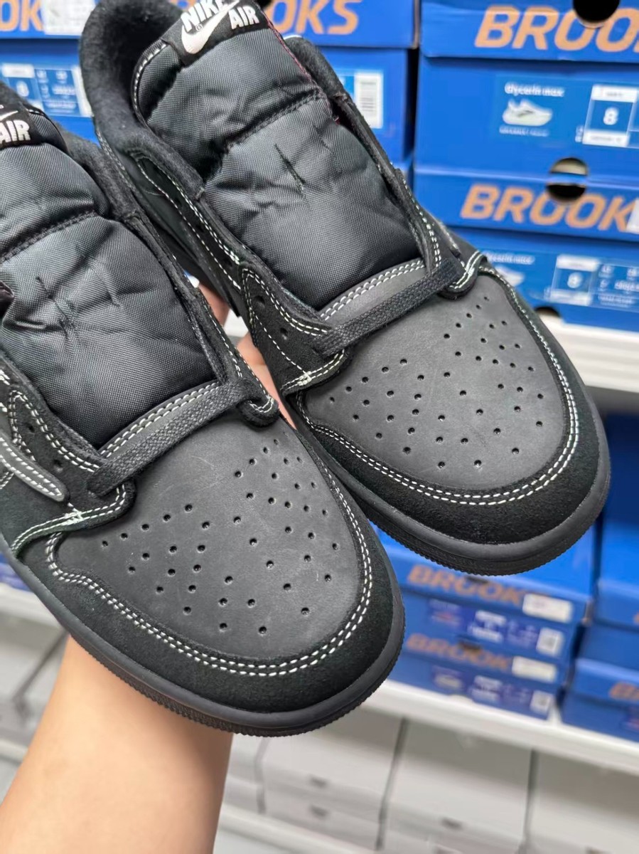 Jordan 1 Travis Scott Low Phantom Size 8.5 and Hellstar Future Shirt Medium Jordan 1 Retro Low OG SP Travis Scott Black Phantom – Common  main image 4