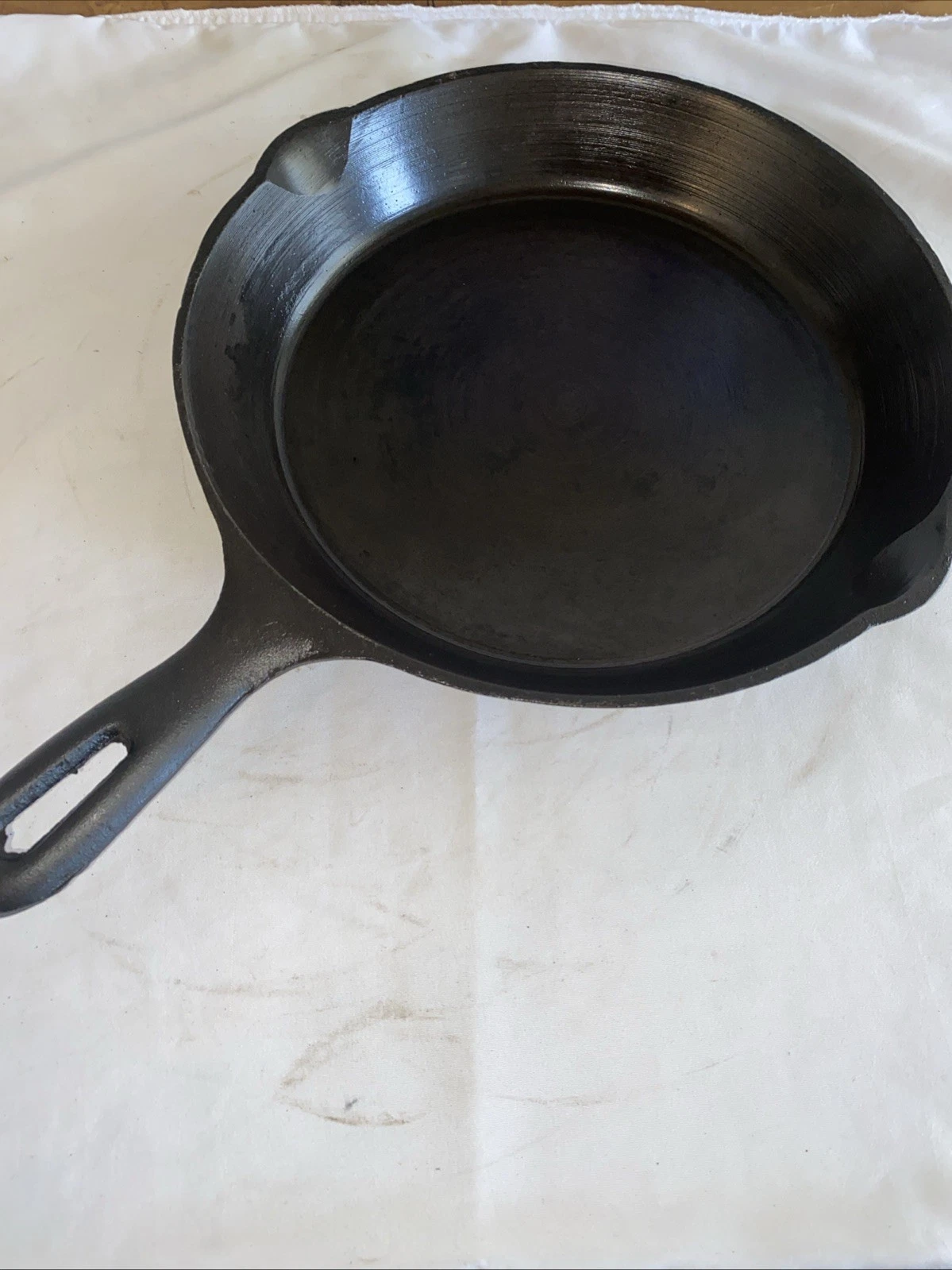 RESTORED Unmarked 10-1/2” Shallow Cast Iron Skillet Milled Pan SEASONED