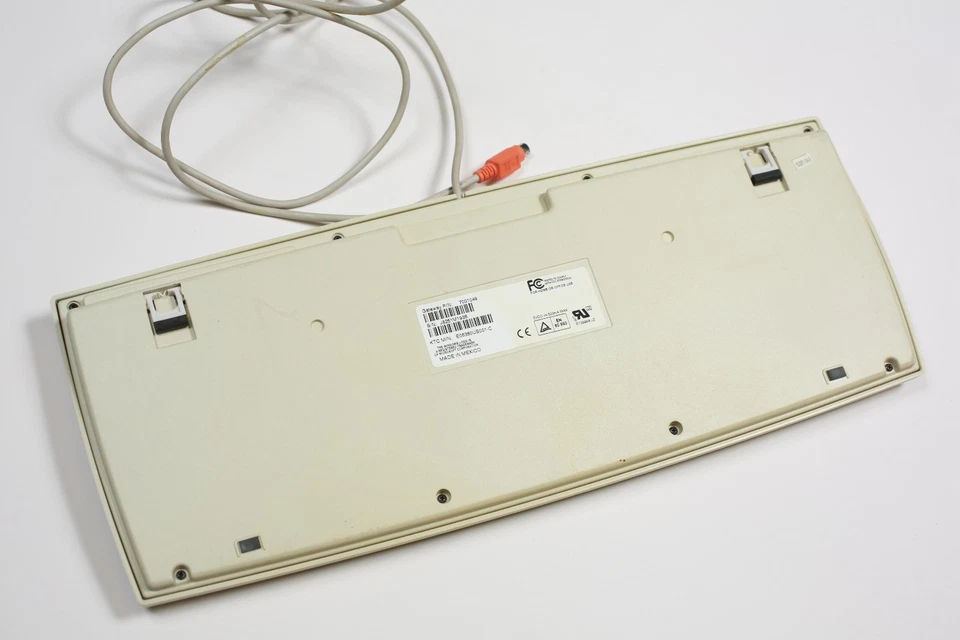 Vintage Gateway Wired Keyboard - Image 3 of 4