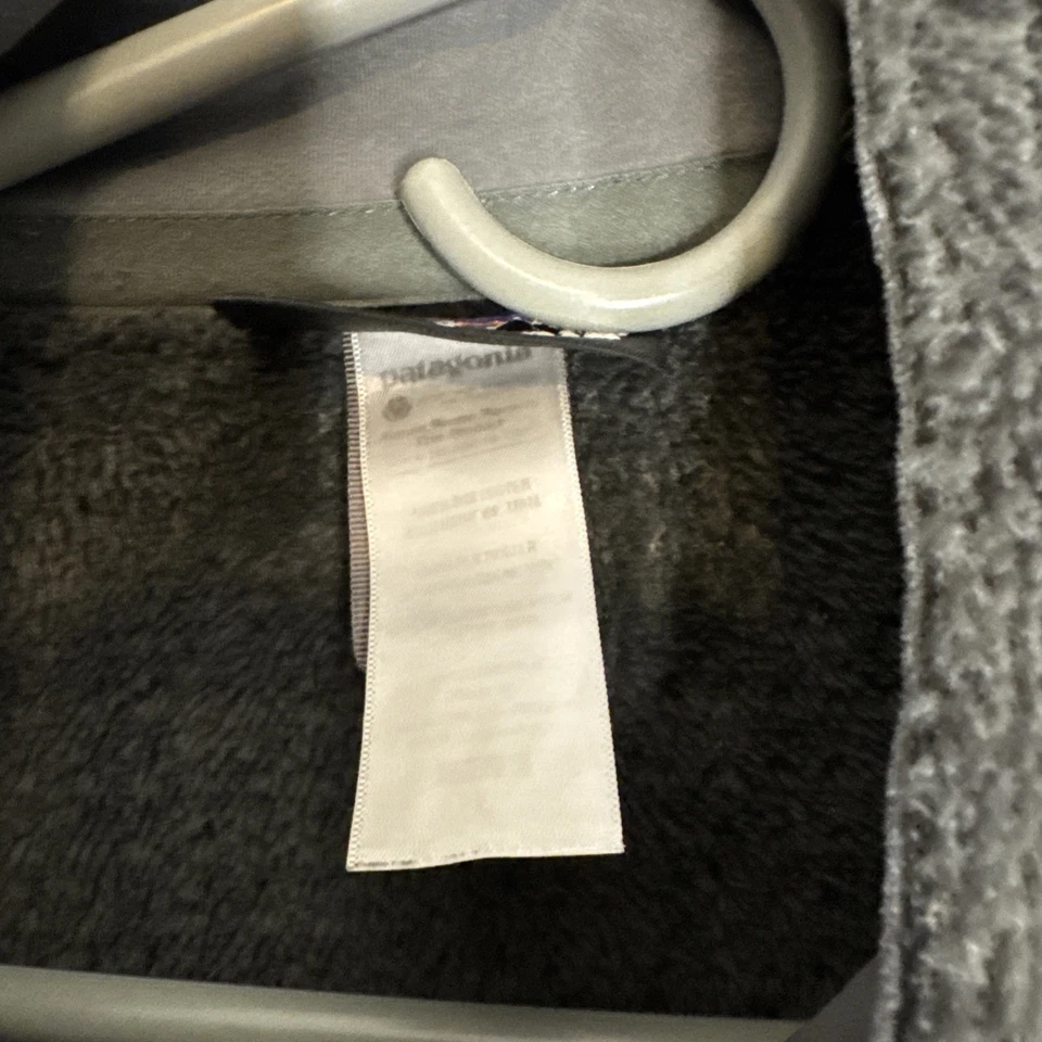 Chaqueta PATAGONIA Regulator R4 Negra Para Hombre XL Polartec Mancha y Desgarro Visible Foto 4 de 4
