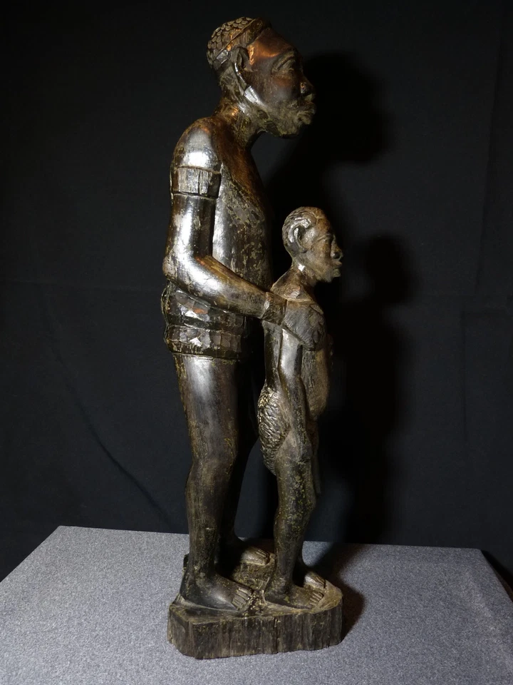 Sculpture statue africaine en bois d'ébène sculpté homme africain Centre Afrique - Photo 2/4