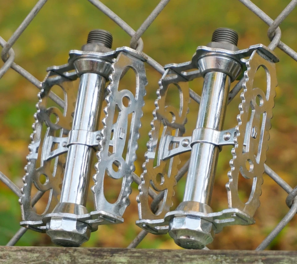 Tapones antipolvo Lyotard 460 pedales pluma vintage años 70 gitano peugeot francés 14 x 1,25 Foto 4 de 4