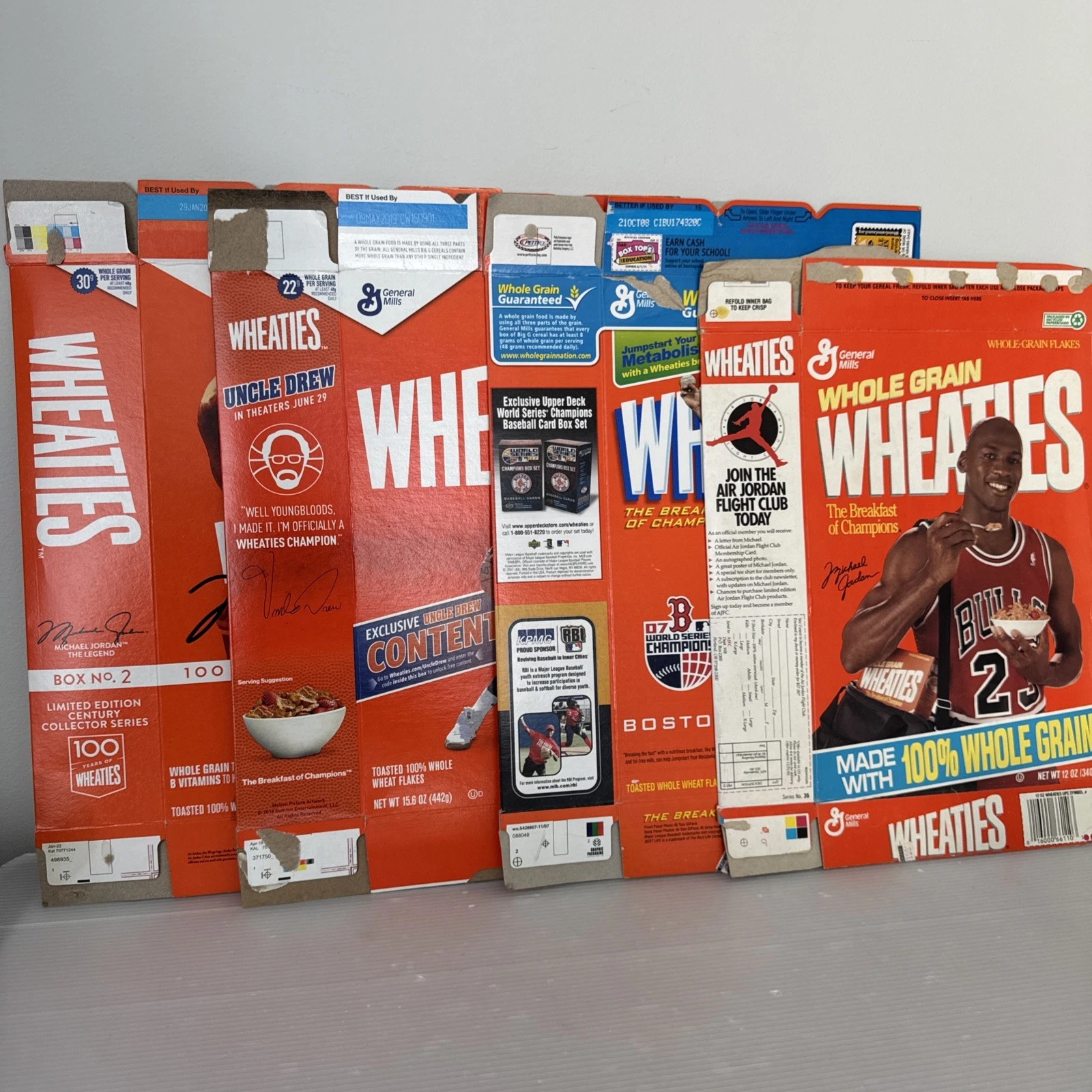 Michael Jordan Kyrie Irving Josh Beckett scatole di grano piatto. Lotto di 4. CR