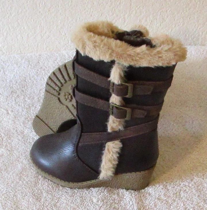 NUEVO Zapatos Rachel Lil Windsor Niñas Pequeñas Botas de Piel Sintética 6 Marrón Precio de venta sugerido por el fabricante $40 Foto 3 de 4