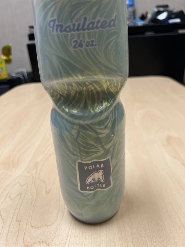Botella de agua aislada Polar 24 oz Foto 2 de 4