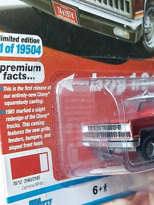 Autoworld 1/64 Chevy Silverado 10 Fleetside 1981 - Bordeau, Métal, Portes Ouvrantes, Modèle Collection