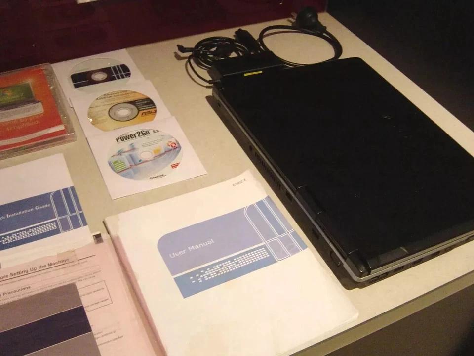 VGC. ASUS PRO50G PRO50GL-AP059C - WIN VISTA/7 inc. Carry Bag - (USED) - Image 4 of 4