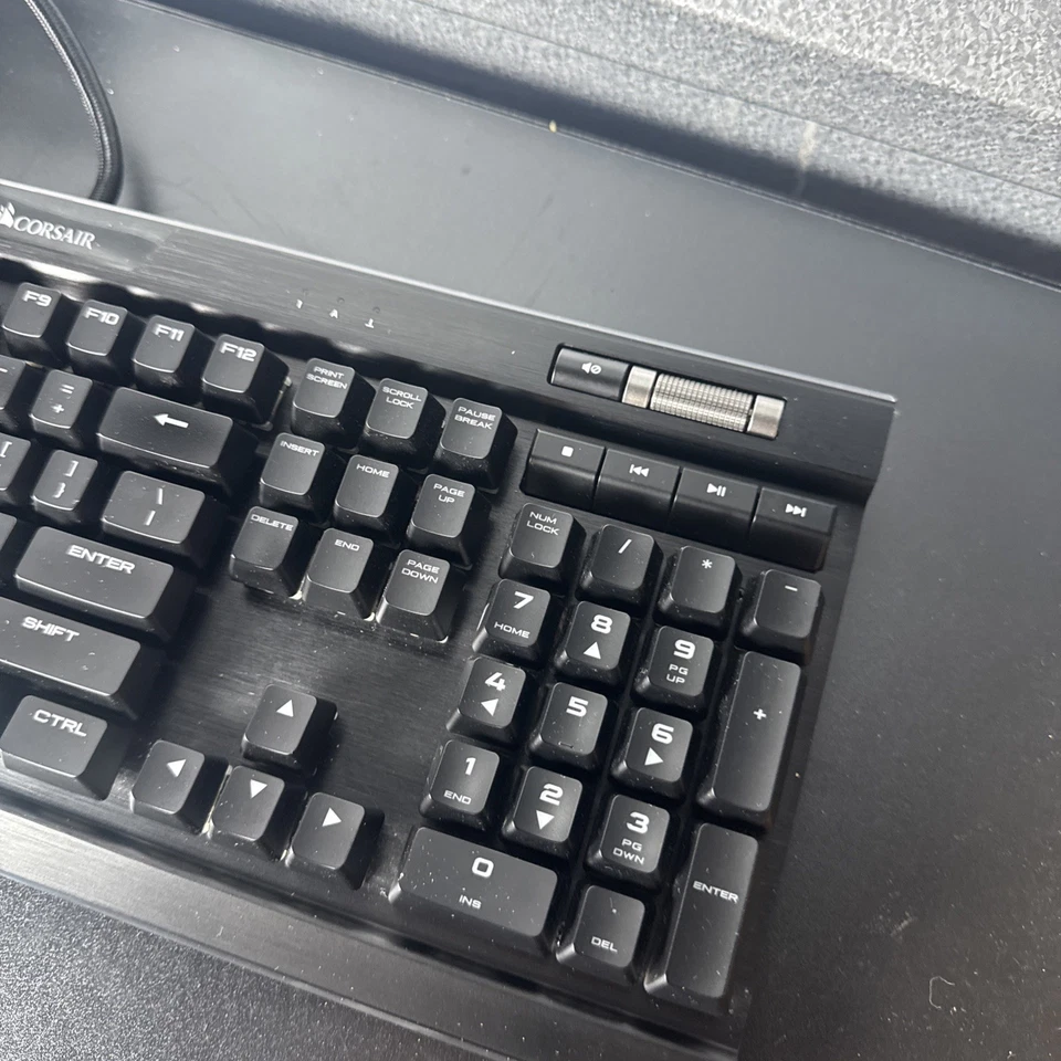 Corsair K95 RGB PLATINUM Cherry MX Brown CH-9127012-NA Wired Keyboard - Image 4 of 4