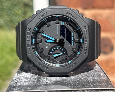 CASIO G-SHOCK GA-2100-1A2DR HERREN MATT DIGITAL NEON BLAU CHRONO ZIFFERBLATT UHR *NEU*