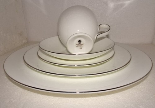 Wedgwood SILVER ERMINE 5 Piece Place Setting Dinner Salad Bread Plate Cup Saucer - Picture 9 of 11