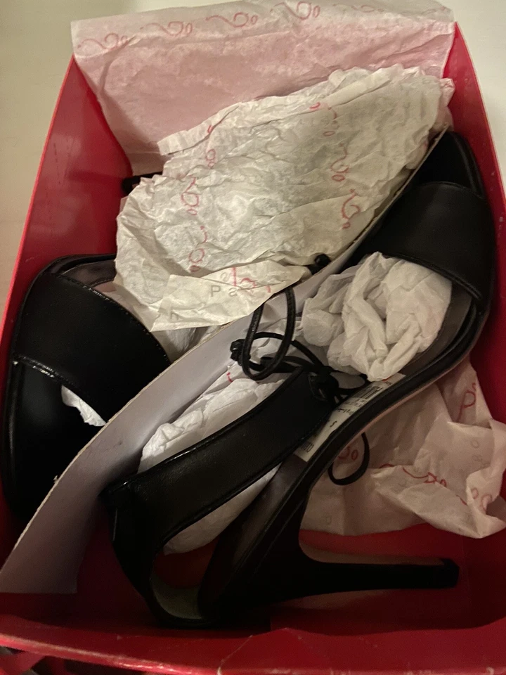 PARIS HILTON SEXY SANDÁLIAS STILETTO DE COURO PRETO, BIQUEIRA ABERTA TAMANHO 10 M - Imagem 2 de 2