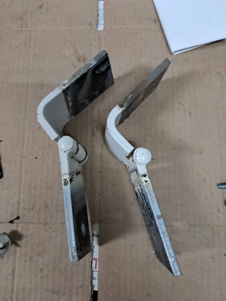 Bisagra de puertas traseras de carga Chevrolet G20 puerta de pasajero 1995 Foto 3 de 4