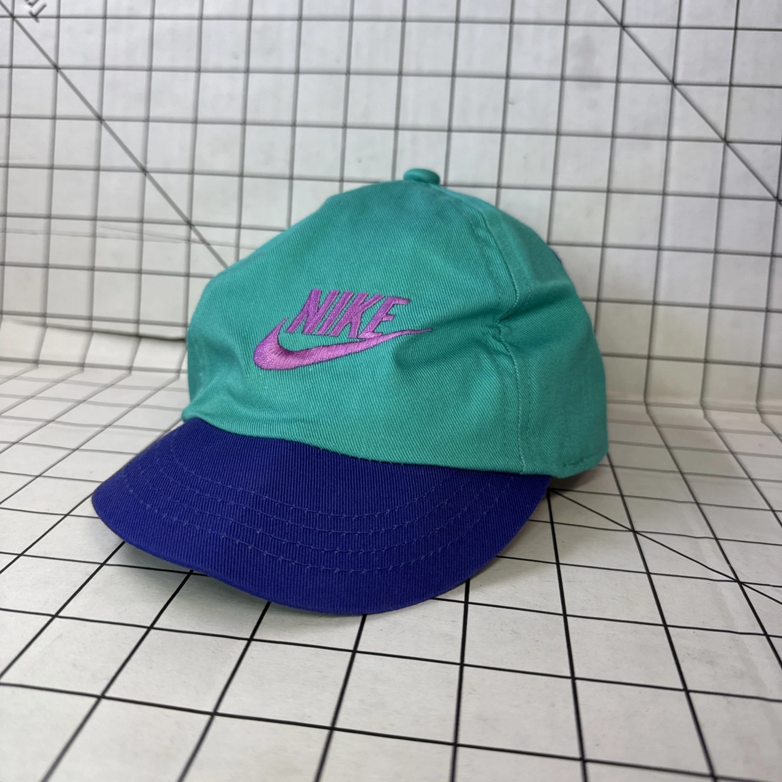 Vintage Nike Infant One Size Fits All 90s
Opens in a new window or tab
