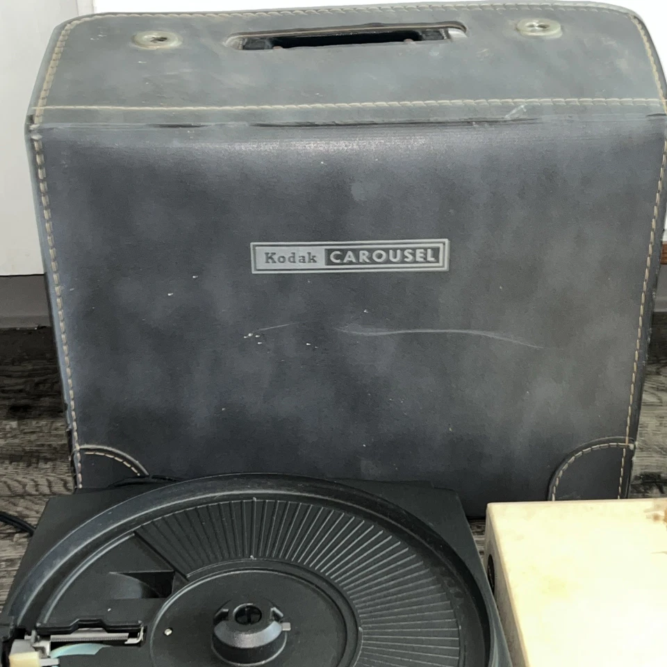 Professional Kodak Carousel 600 Slide Projector Fully Functional With Case - Image 4 of 4