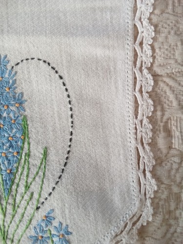 Bufanda de colección bordada a mano y borde de ganchillo floral corredor de mesa cabaña 32x10" - Imagen 3 de 5