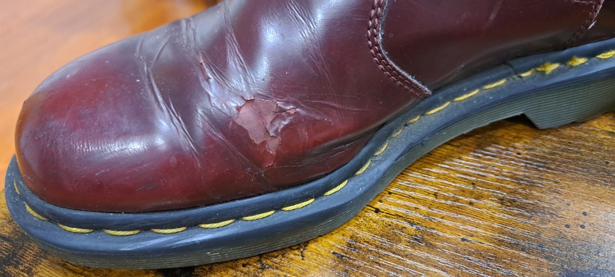 Dr Martens 2976 Vegan Chelsea Boot AW004 Cherry Red US Men display picture 2