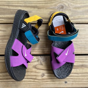 nike purple flip flops