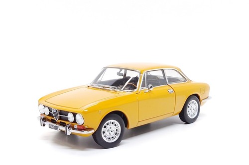 (Damaged Box) Norev 1:18 Alfa Romeo 1750 GTV in Giallo Ocra - Picture 8 of 13
