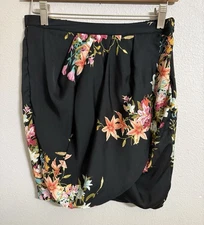 Zara Trafaluc Collection Floral Print Tulip Style Mini Skirt Women’s Size S