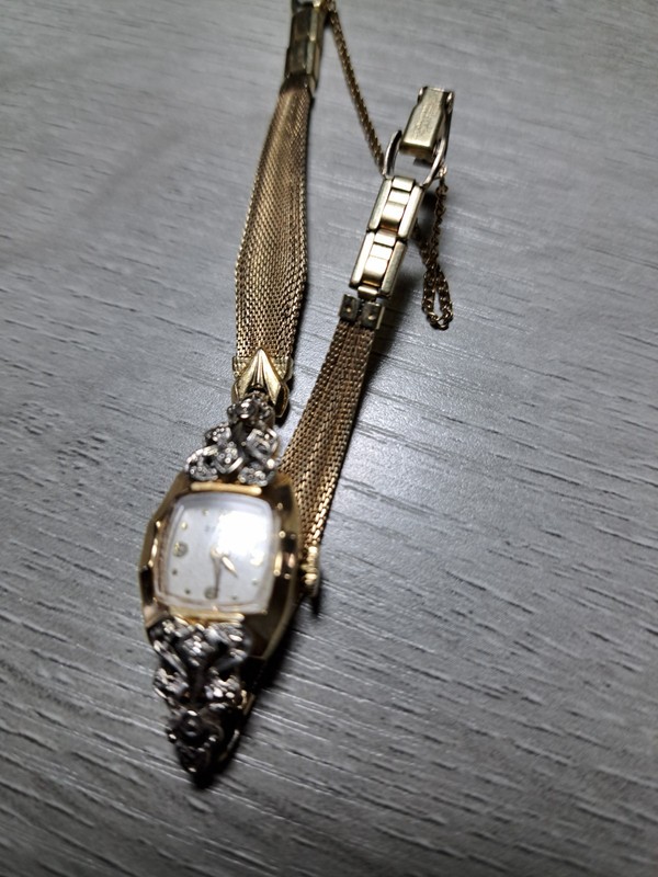 VTG BENRUS LADIES WATCH 14K SOLID GOLD CASE