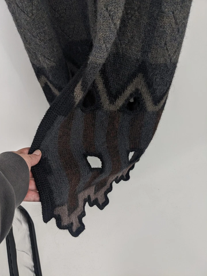 Colete Suéter Feminino Peruano Connection Cinza Médio Alpaca Malha Longa Boho Espanador - Imagem 3 de 4