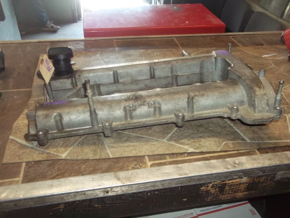 Cubierta de válvula de motor Terrain Equinox 11-17 Regal 12-17 Verano 2010-2017 2,4 L OEM Foto 2 de 4