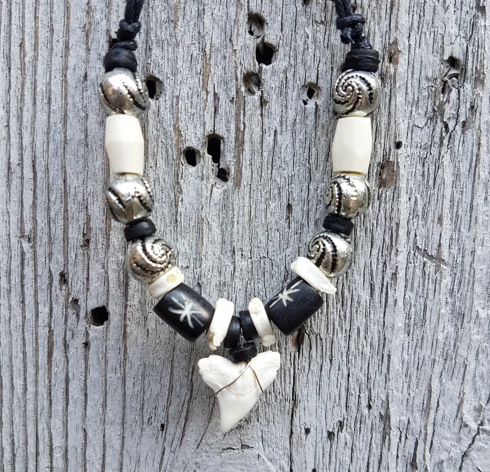 n188-J / Echter Haifischzahn Shark tooth Kette Hai Haizahnkette Surferkette - Bild 1 von 1