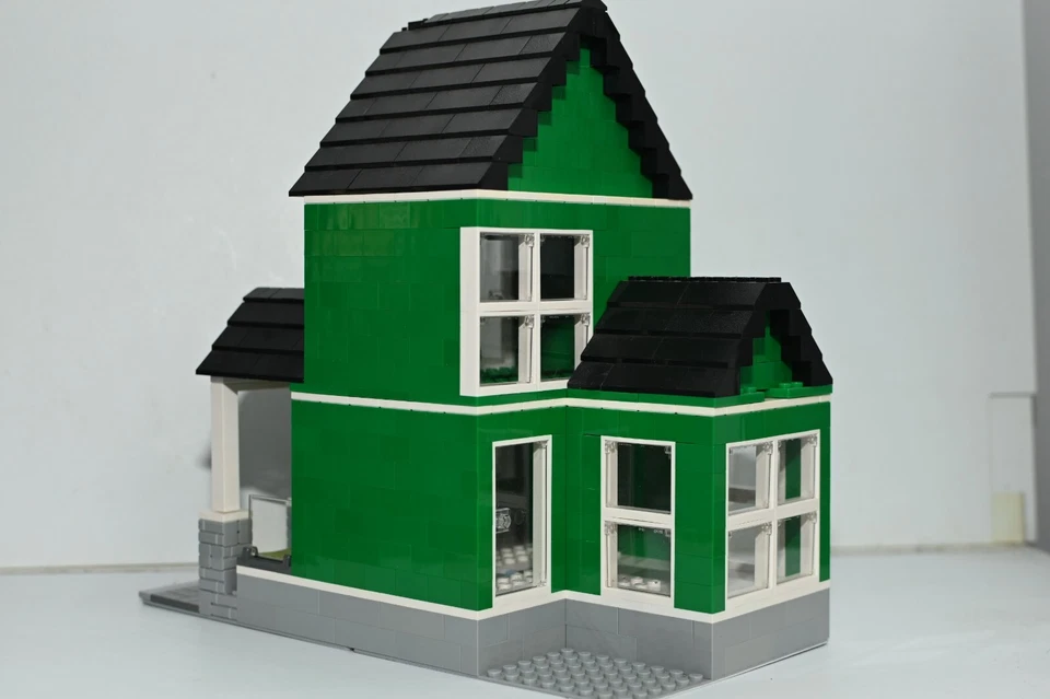 Casa de Ladrillos Verde Modular Ciudad Modelo Personalizado Construido compatible con LEGO Foto 4 de 4