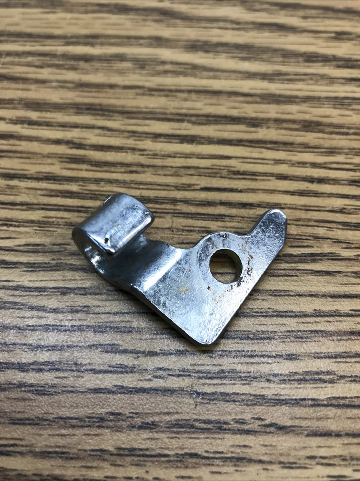 HONDA SHADOW VLX VT600 1988-2007, PIEZA RECEPTOR CABLE EMBRAGUE # 22825-MEW-920 Foto 4 de 4