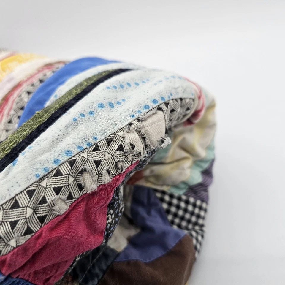 Edredón antiguo de retazos cosido a mano vintage 66"x80" ligeramente desgastado Foto 3 de 4