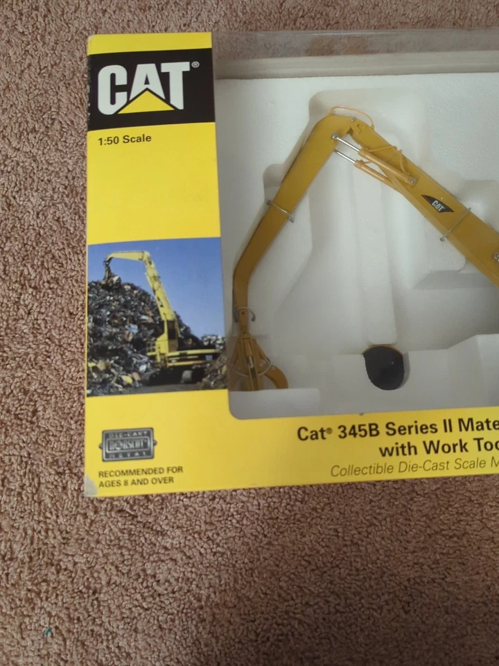 CAT 345B Series II Material Handler with Work Tools 1:50 scale - Image 2 of 4
