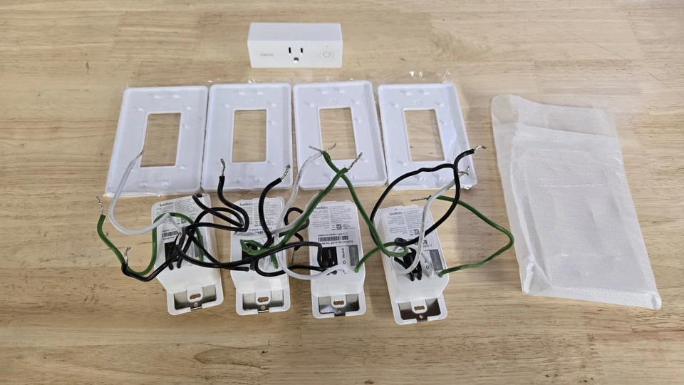 F7C030 Belkin Wemo Wi-Fi Smart Light Switch (4) And F7C063 Smart Plug (1) - Image 2 of 4