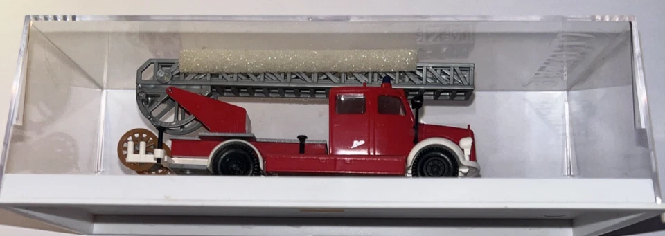 Camión de bomberos Brekina 4031 calibre HO/OO MB con escalera vehículo escala 1:87 nuevo en paquete nuevo en caja Foto 2 de 4