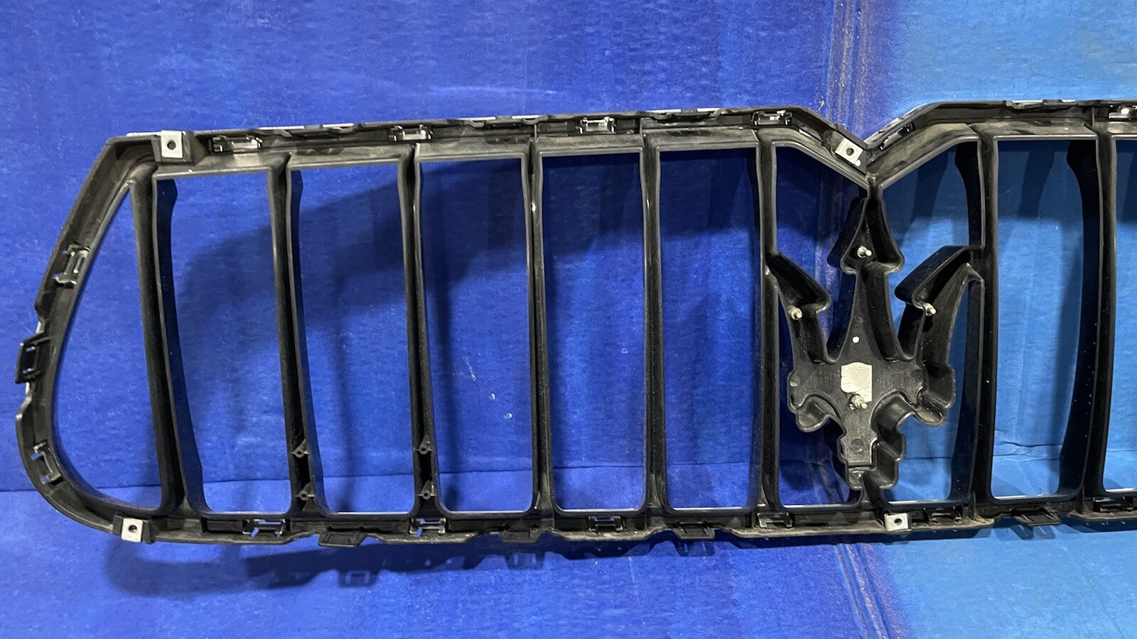 2014-2017 Maserati Ghibli Front Bumper Center Radiator Grille OEM