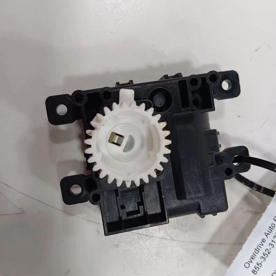 Actuador de puerta de aire acondicionado calentador de motor puerta abatible Toyota Prius C 2017 2016 2015 2014 2013 Foto 2 de 4