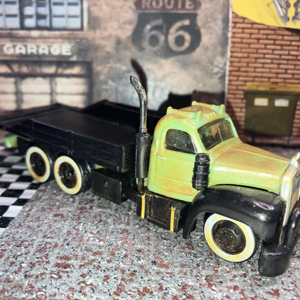 Maisto 1:64 1963 Mack B-61 plataforma plana neumáticos de goma/cama trasera/furgoneta no incluida Foto 2 de 4