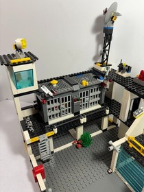 Lego City: Police:  Police Headquarters 7744 (2008) + extra car. Retired.