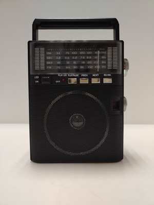 Geepas GR6839 Portable World Radio FM/MW/SW1-2 MP3 Player USB/SD & Recorder